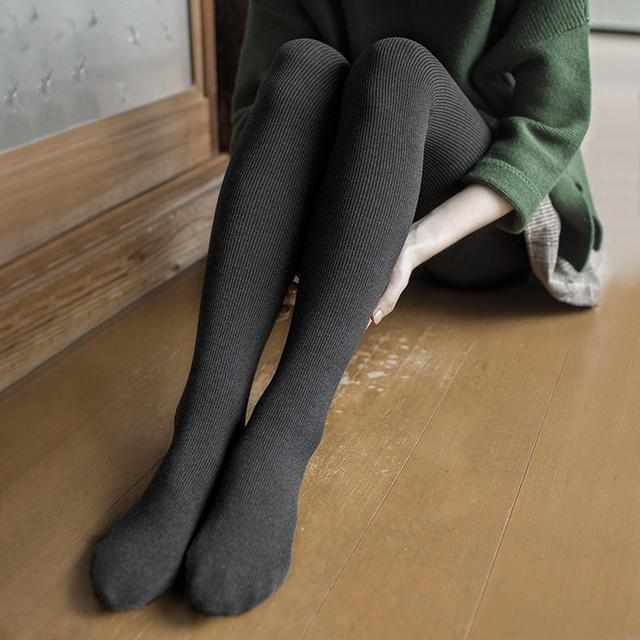 穿絲襪土？那是你不會穿！毛圈襪的時尚攻略